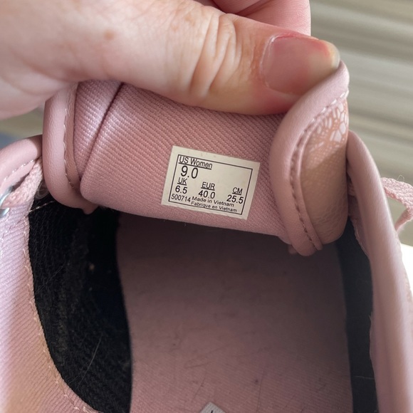 Pink faux lace vans - Picture 3 of 3